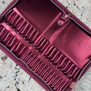 Brush Works Artist Easel Pro Makeup Brush Book Organizer